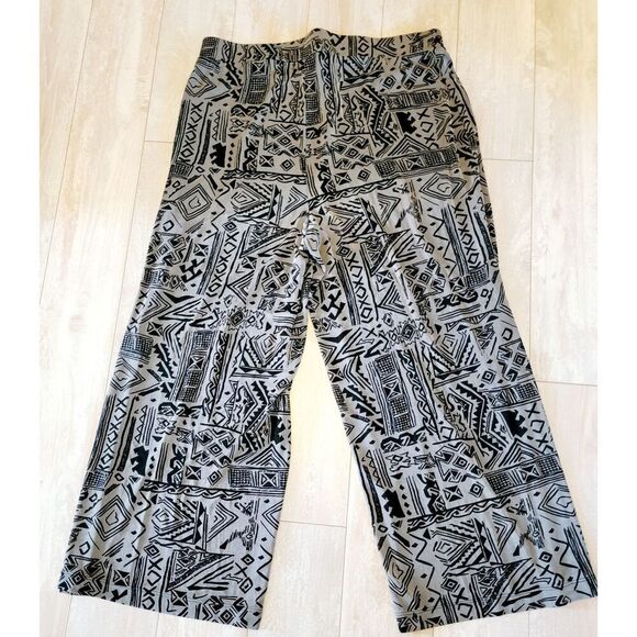 Chico's Travelers 3 Black & Gray Geometric Cropped Pants XL Pull-ON - Picture 2 of 7